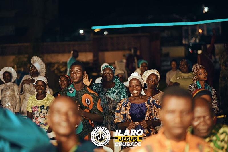 People listening to the Gospel